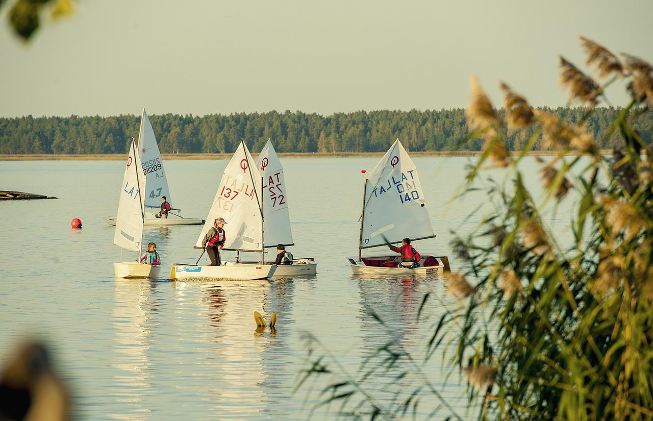 Hotel Mezaparks Riga Esterno foto